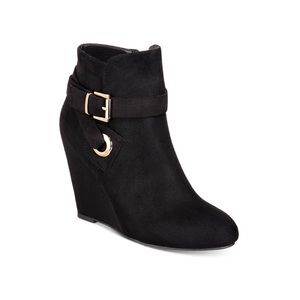 NIB Zigi Wedge Booties